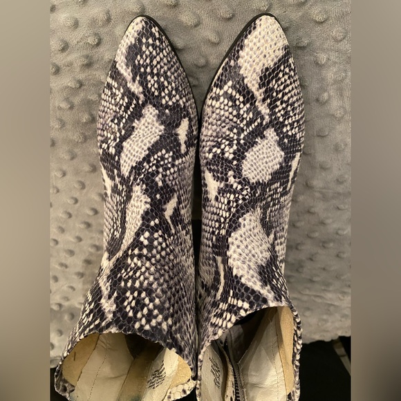 Steve Madden Snake Skin Booties size 7 - Picture 5 of 6